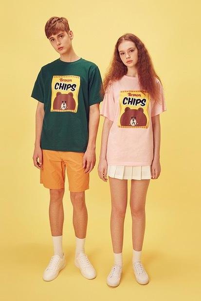 [line Friends] Brown Chips Loose Fit Graphic Tee Featuring Crew Neck